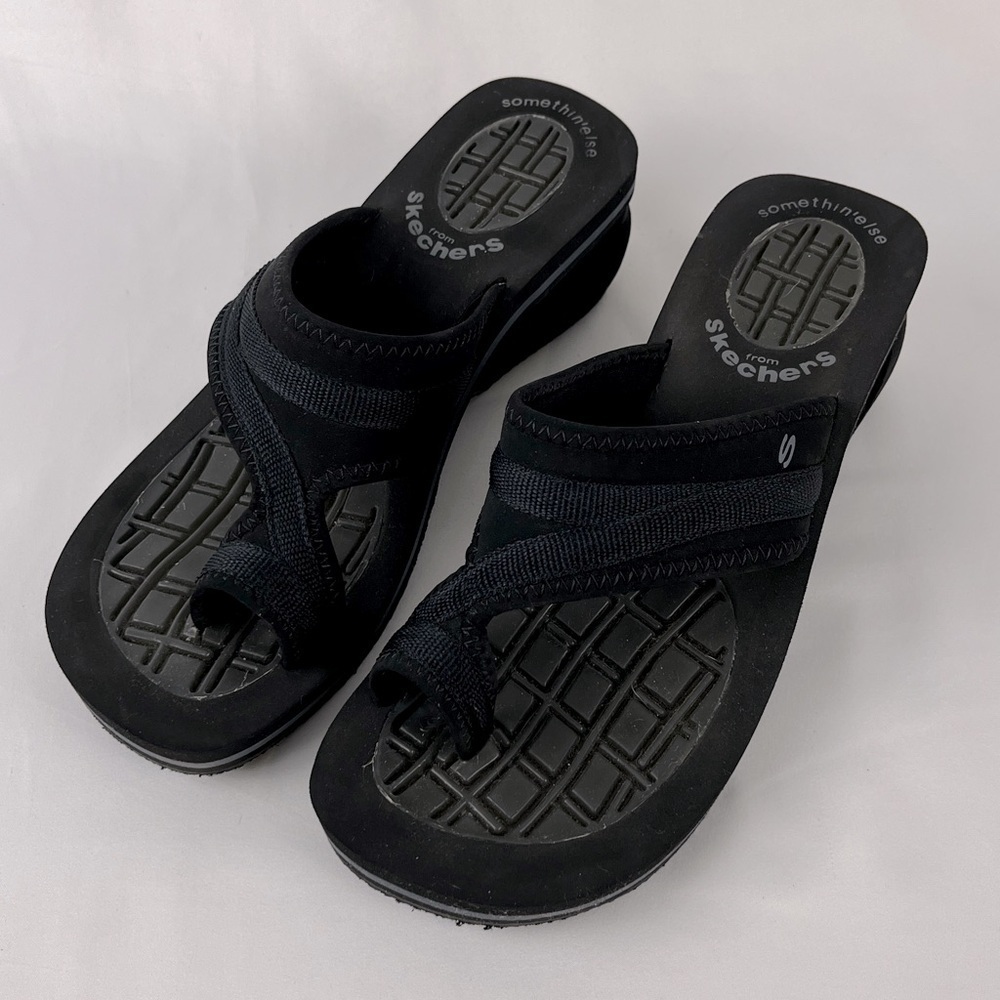Skechers Somethin' Else Platform Thong Wedge Sandals Black Size 9
